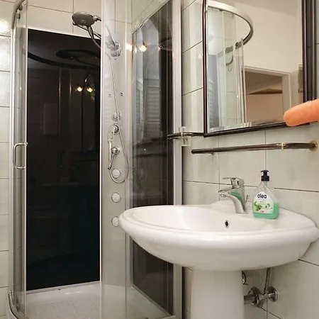 Three-bedroom In I Lägenhet *
