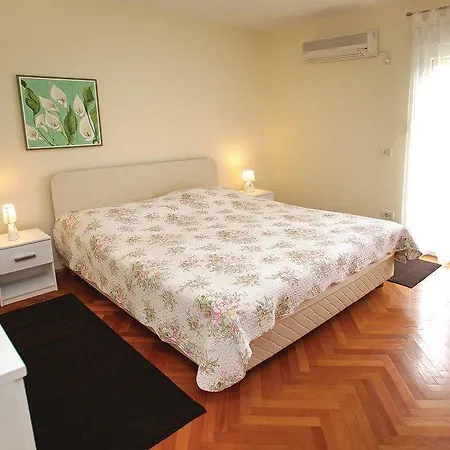 Lägenhet Three-bedroom In I