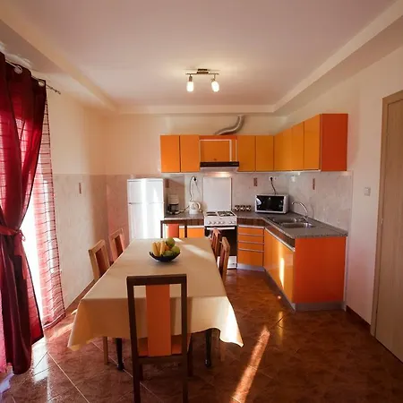 Three-bedroom In I Trogir