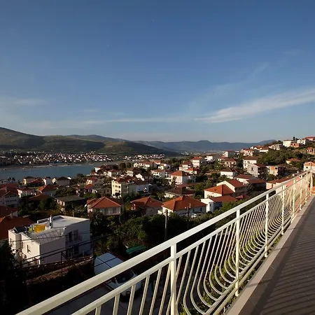 Three-bedroom In I Trogir